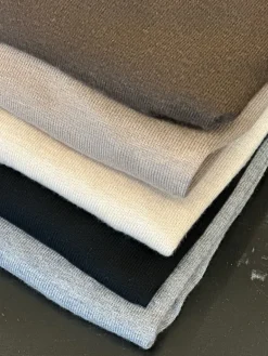 Bluse i Cashmere blend - Sand