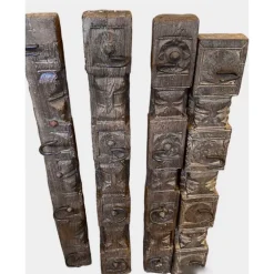 Gammel indisk knagerække