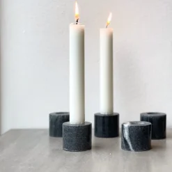 Lysestage I sort marmor