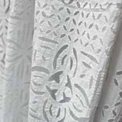Organdi sengetæppe 210x260 med udskåret mønster