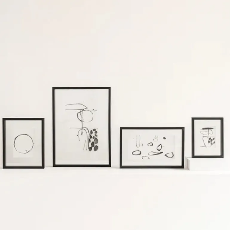 Svæveramme, minimalistisk sort, 30x42 cm